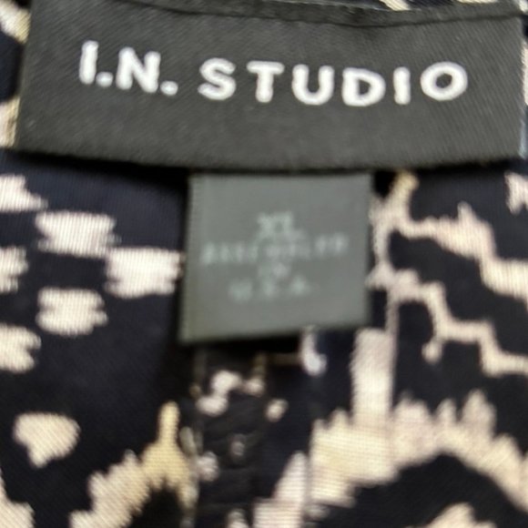 Black and Cream Icat Patterned Ruana = I.N. Studio. Size XL. EUC - Picture 5 of 6